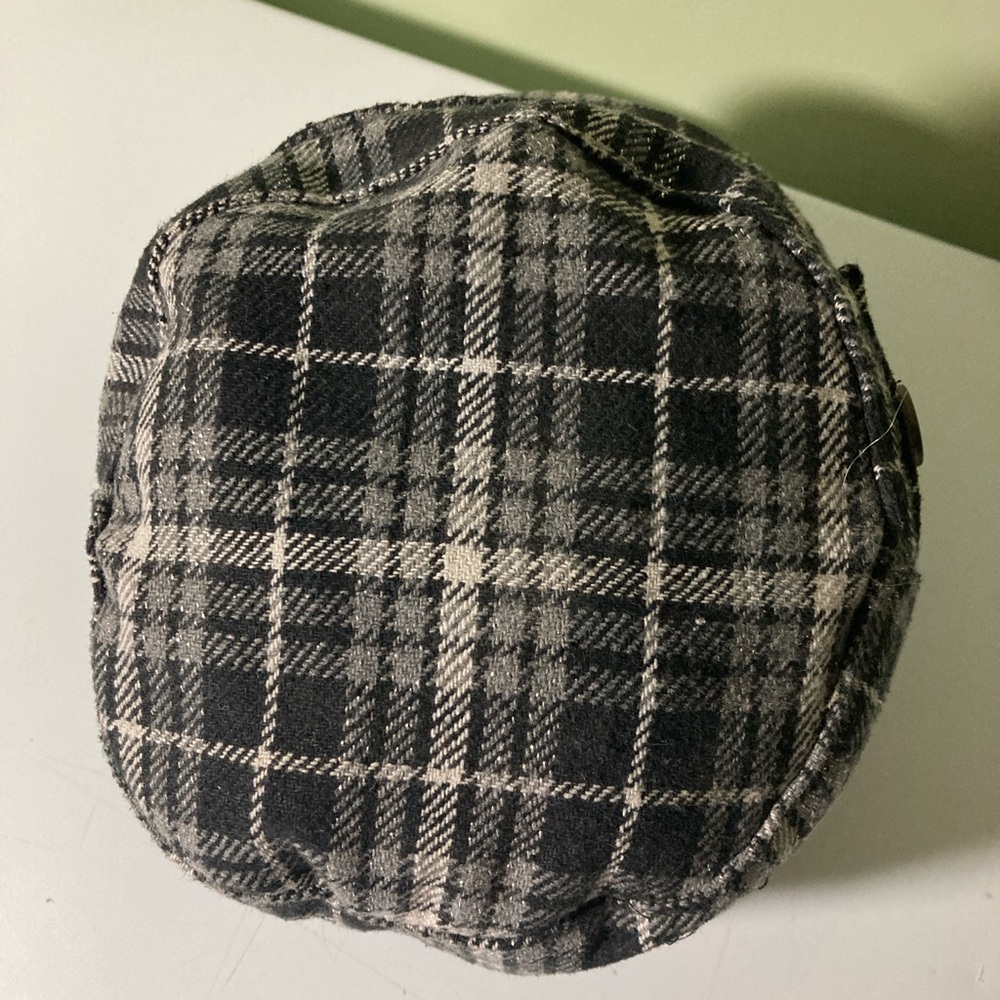 Stylish Black and White Plaid Cap - Picture 5 of 7